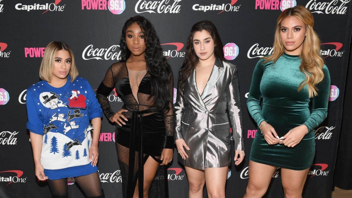 Keempat anggota Fifth Harmony berdiri berdampingan di salah satu event